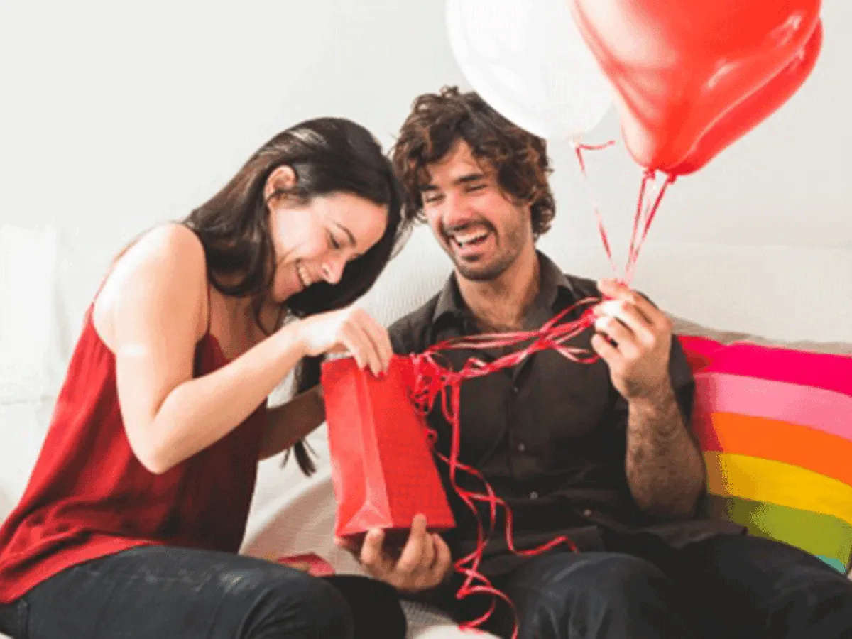 En este momento estás viendo Qué pasa si le regalo ropa interior a mi novia