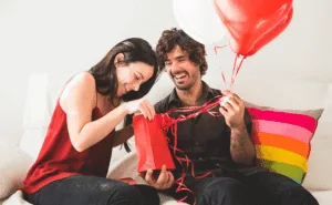 Lee más sobre el artículo Qué significa que un hombre te compre ropa interior