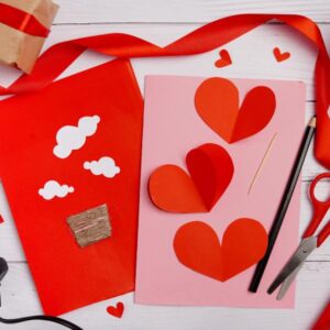 Lee más sobre el artículo Descubre cómo sorprender a tu novia sin gastar dinero: ideas brillantes para conquistar su corazón en nuestra tienda online de joyas