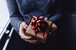 Lee más sobre el artículo ¡Descubre el regalo perfecto para sorprender a alguien recién conocido!