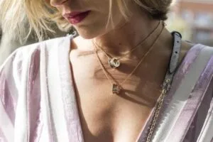 Lee más sobre el artículo Descubre el secreto de los regalos que hacen suspirar a las mujeres: ¡Joyas que enamoran a primera vista!