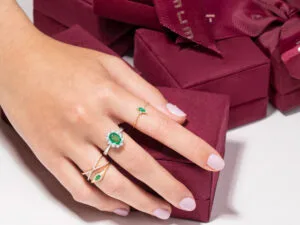 Lee más sobre el artículo Descubre el secreto infalible para hacer el regalo perfecto y sorprender a tus seres queridos con nuestras deslumbrantes joyas