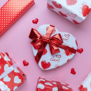 Lee más sobre el artículo Sorprende con Estilo: 10 Ideas Creativas de Regalos para San Valentín